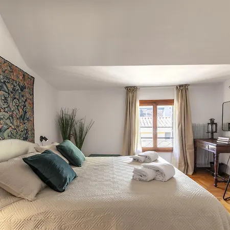 Domus Maria Carina - Centro Apartment *