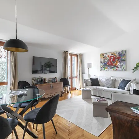 Domus Maria Carina - Centro Apartment