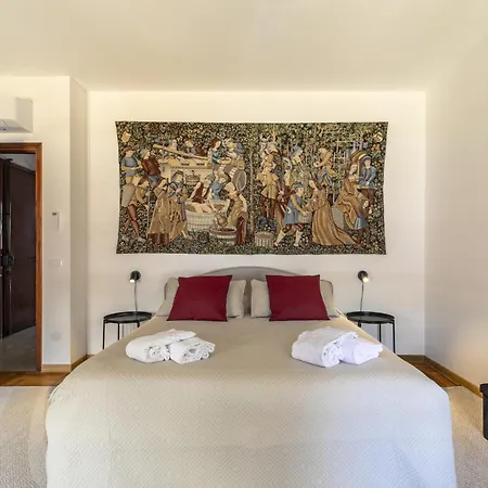 Domus Maria Carina - Centro Apartment *