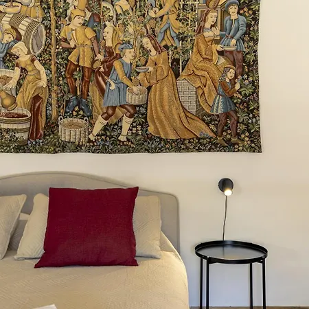 Domus Maria Carina - Centro Apartment *